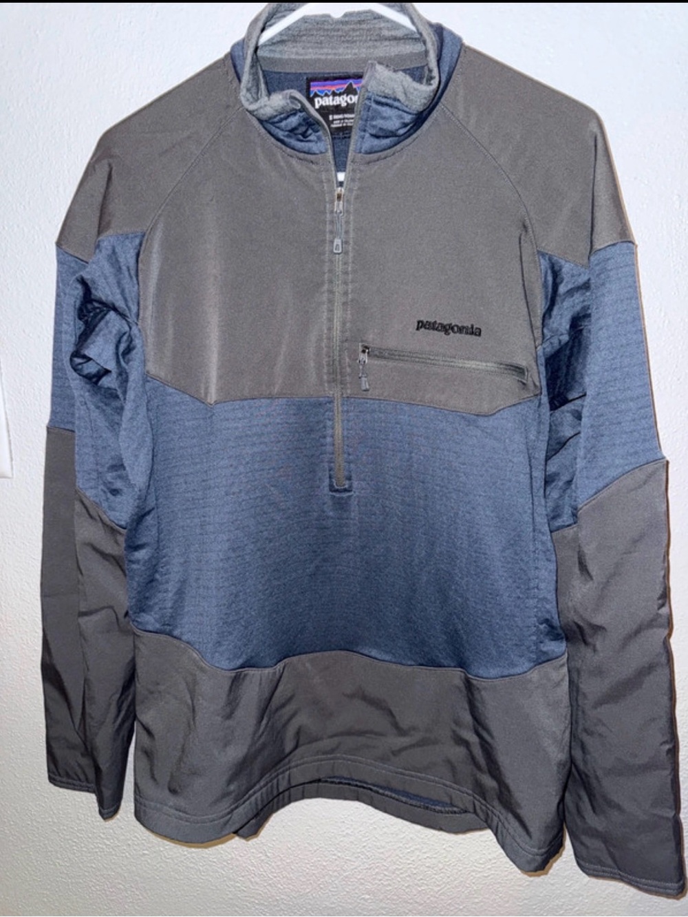 Patagonia Men's Gray and Blue Half-Zip Performance Pullover